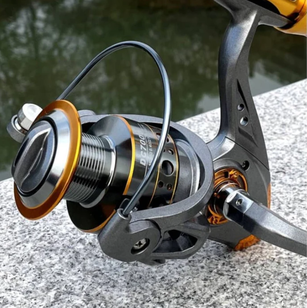 Molinete de Pesca Pro Prateado Drag 12kg + Brindes